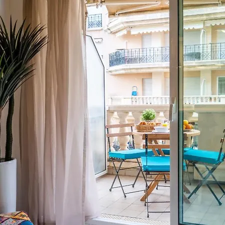 Le Victoria - Beau 2p Avec Vue Laterale, Balcon, Piscine, Sauna Et Parking Prive Au Centre De مينتون