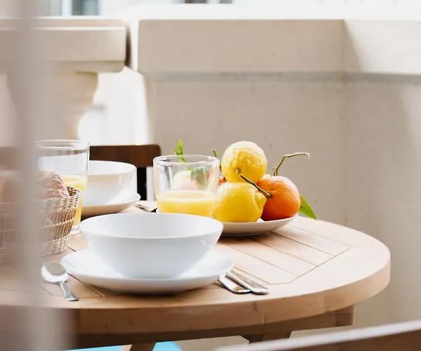 Le Victoria - Beau 2p Avec Vue Laterale, Balcon, Piscine, Sauna Et Parking Prive Au Centre De * Mentona