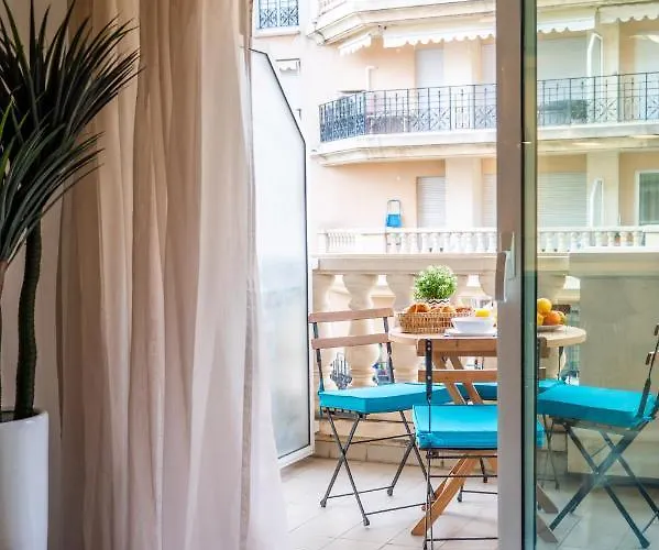 Le Victoria - Beau 2p Avec Vue Laterale, Balcon, Piscine, Sauna Et Parking Prive Au Centre De Mentona