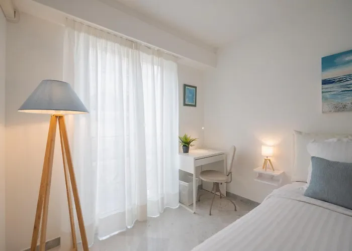 Le Victoria - Beau 2p Avec Vue Laterale, Balcon, Piscine, Sauna Et Parking Prive Au Centre De Apartament Mentona