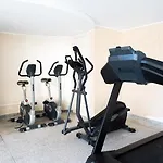 Le Victoria: Seafront Elegance With Pool And Sauna In