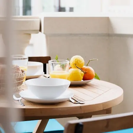 Le Victoria: Seafront Elegance With Pool And Sauna In * Menton