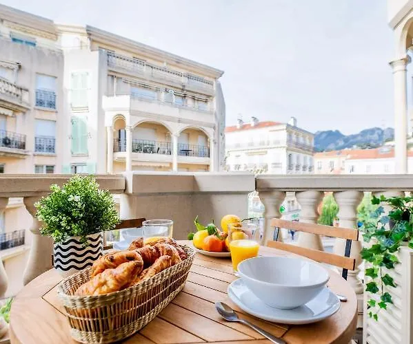 Le Victoria - Beau 2p Avec Vue Laterale, Balcon, Piscine, Sauna Et Parking Prive Au Centre De Appartement Menton