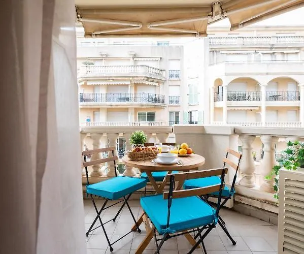 Appartement Le Victoria - Beau 2p Avec Vue Laterale, Balcon, Piscine, Sauna Et Parking Prive Au Centre De Menton