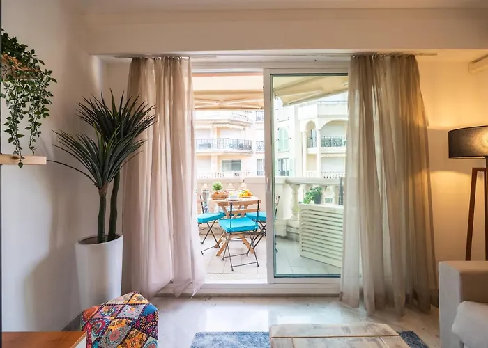 Appartement Le Victoria - Beau 2p Avec Vue Laterale, Balcon, Piscine, Sauna Et Parking Prive Au Centre De